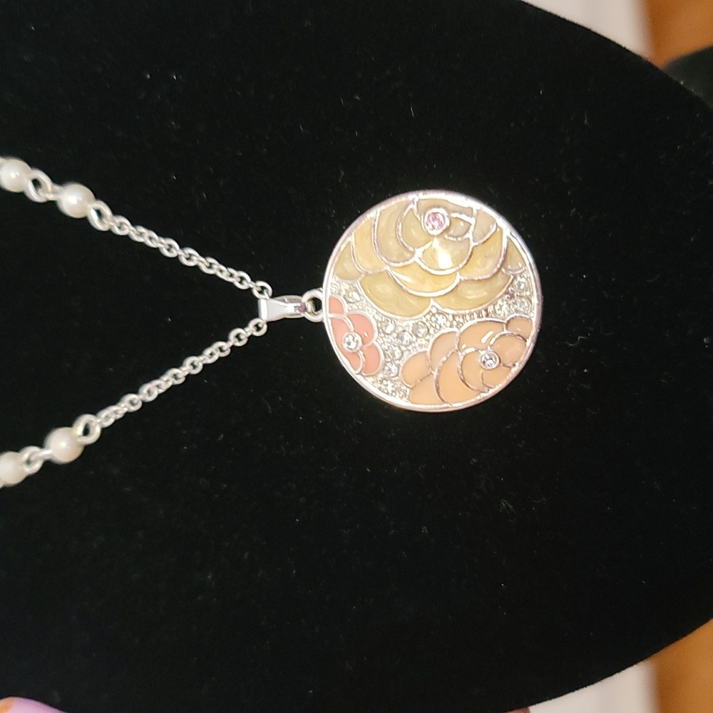 Avon Necklace and Earrings - Picture 5 of 8